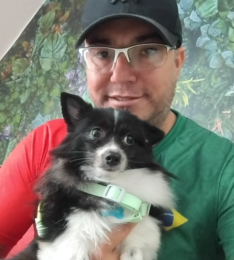 Dr. Sergio Scerny — médico-veterinário responsável pela Clínica Patinhas